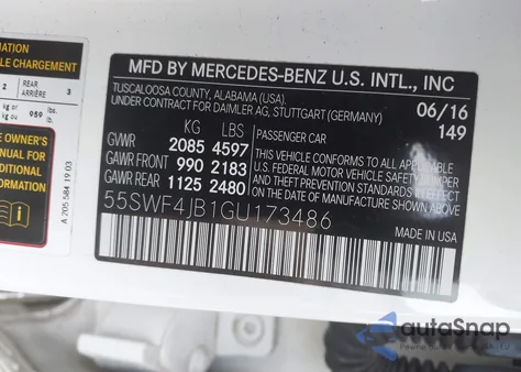 2016 Mercedes-Benz C 300 z USA, uszkodzony, nr VIN 55SWF4JB1GU173486